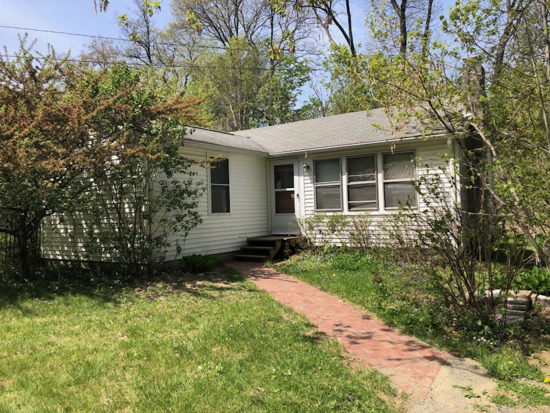 Adorable & Charming 1 + bedroom house in Wilder 235 Depot St