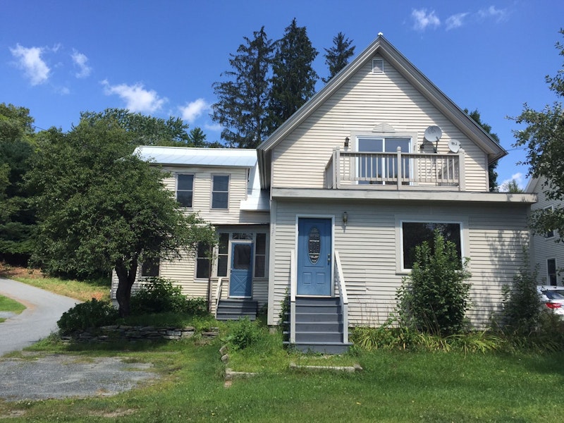 2 bed/ 2 bath apartment in Hartford Village 157 Summer St., White River Jct. VT