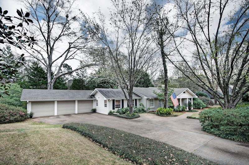 NEW LISTING IN SOON TO BE GATED EASTOVER! 2016 Douglass Drive, Jackson MS