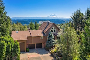 Puyallup Home, WA Real Estate Listing