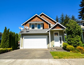University Place Home, WA Real Estate Listing