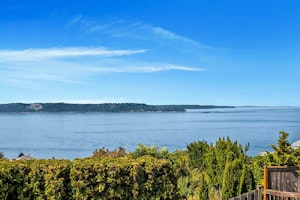 Federal Way Home, WA Real Estate Listing