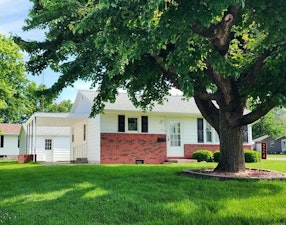 Olney Home, IL Real Estate Listing
