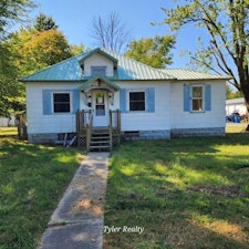 Oblong Home, IL Real Estate Listing