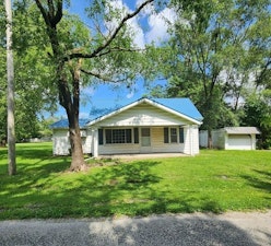 Willow Hill Home, IL Real Estate Listing