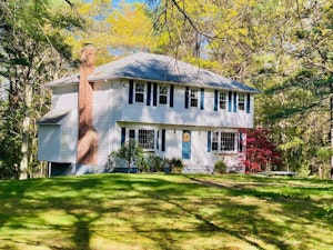 Norfolk Home, MA Real Estate Listing