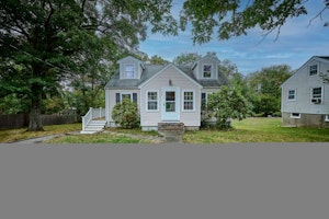 Walpole Home, MA Real Estate Listing