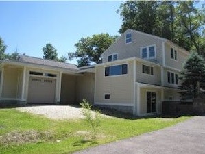 Derry Home, NH Real Estate Listing