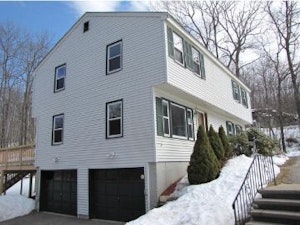 Derry Home, NH Real Estate Listing
