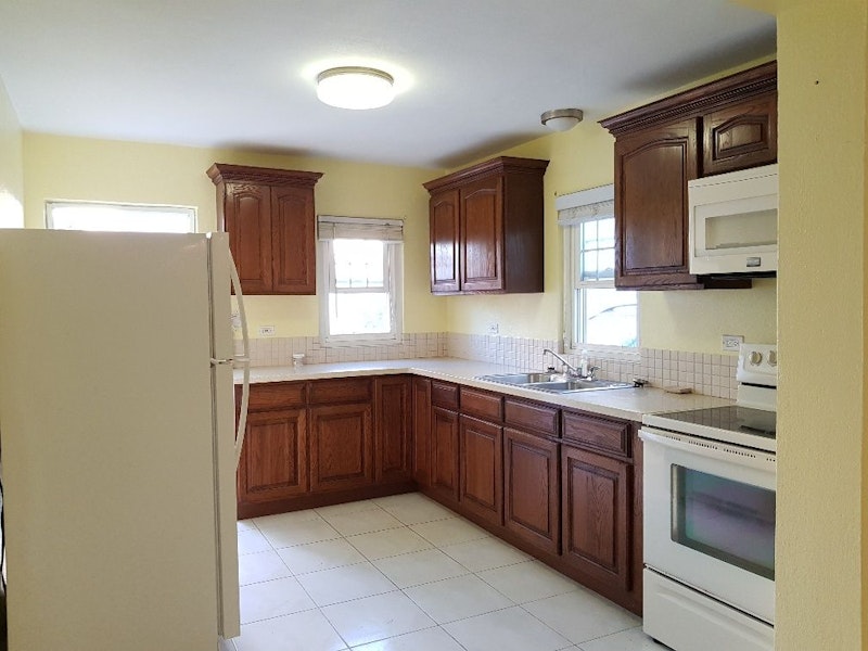 LOVELY 1 BEDROOM APARTMENT IN ST. AVAILABLE FOR RENT 1,750