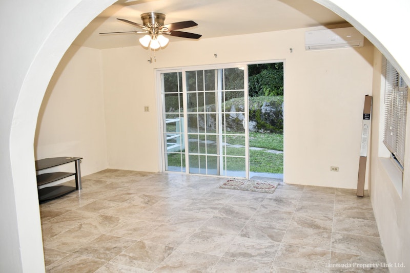 SPACIOUS UNFURNISHED LOWER ONE BEDROOM APARTMENT IN WARWICK FOR RENT 2,000 Warwick, WK