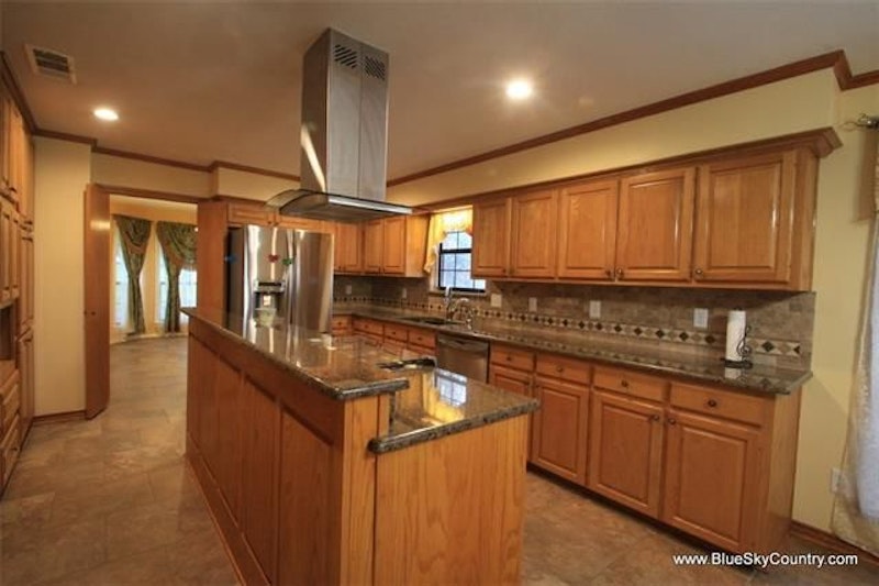 4/2.5/2 on 14+ Acres in Barry, TX 6500 NW County Road 1160, Barry TX