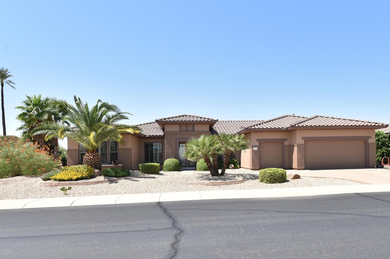 Golf Course Property in Sun City Grand in Surprise AZ 20230 N CACTUS