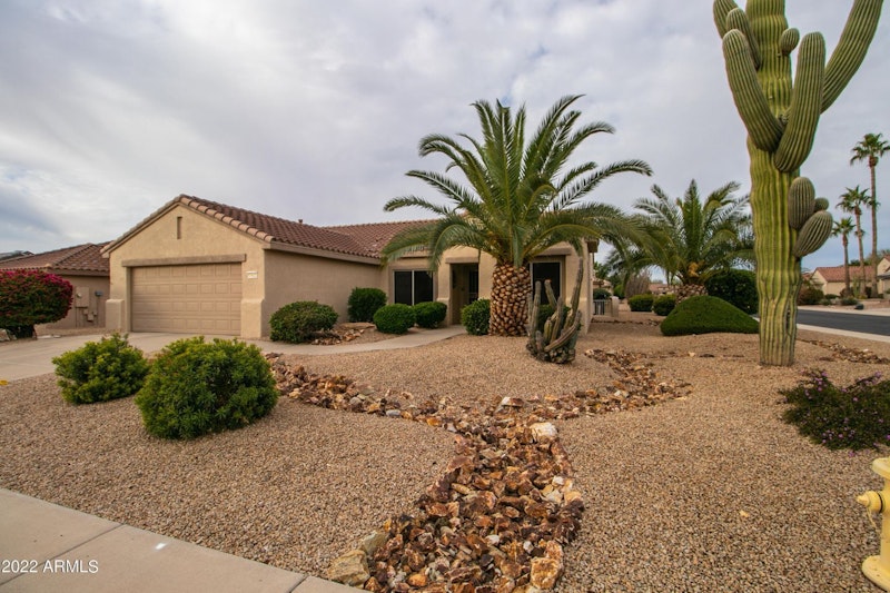 Sun City Grand Home with 2 Bedrooms plus Den and New Roof! 17622 N
