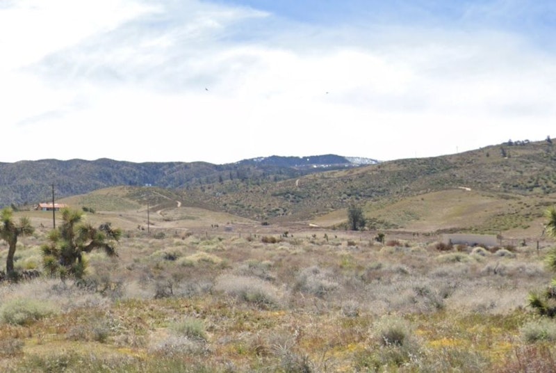 20 acres in 2 parcels on 212th St West in beautiful Kings Canyon